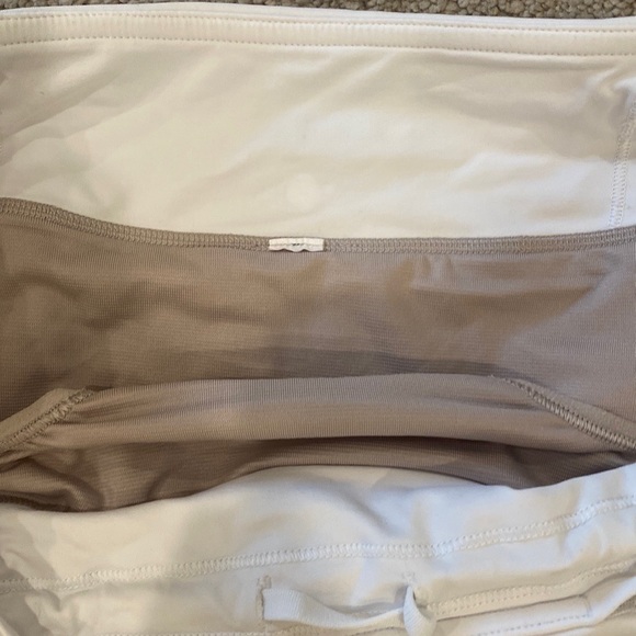 Lululemon low rise white speeds up size 6 - Picture 3 of 5
